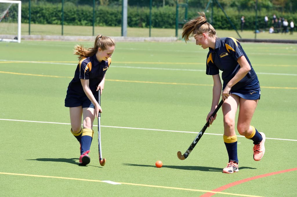 girls playing hockey